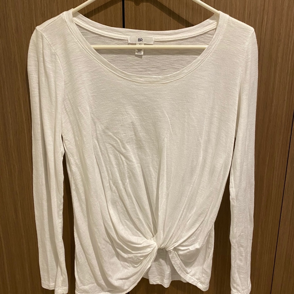 Long sleeve with knot